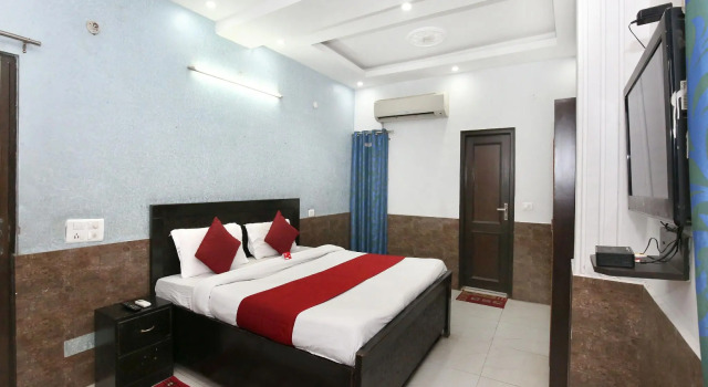 OYO 10362 Hotel Milan Inn