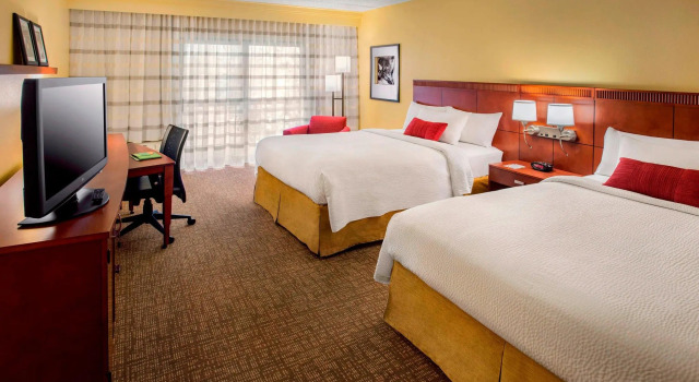 Четырёхместный номер Standard Courtyard by Marriott Tarrytown Westchester County