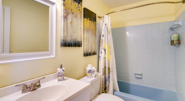 Коттедж с 3 комнатами Breezy Palm Bay Home: Outdoor Pool, Near Beaches!