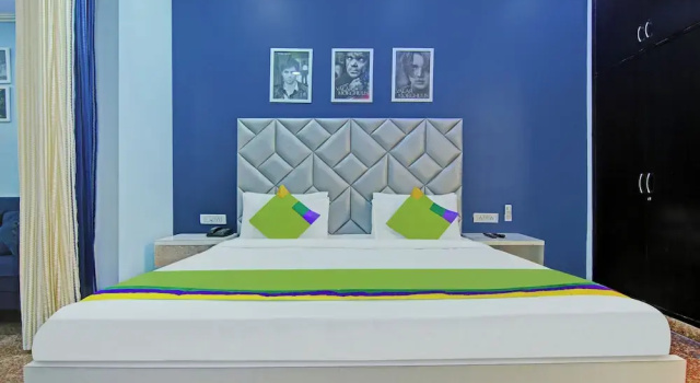 Двухместный номер Premium Itsy Hotels Golden Vista Near Noida City Centre