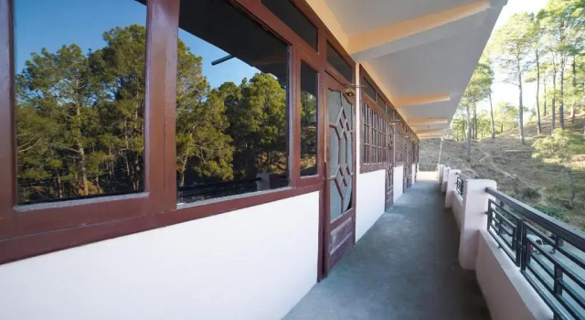 Hotel Pine Veiw Restaurant by OYO Rooms, Rezervovat Hotel Ranikhet Uttarakhand