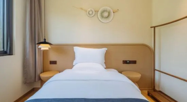 Двухместный семейный люкс с видом на внутренний двор Jiuhua Mountain Dreamlike Hotel（Jiuhua Mountain Scenic Area Store）