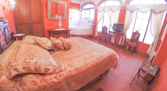 Люкс Luxury с балконом Hotel Monasterio