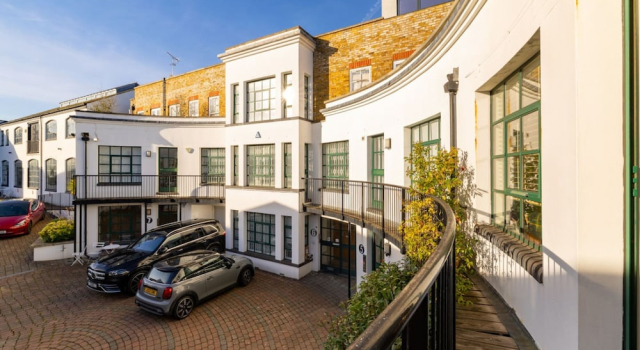 A Gentle Riverside Charm 2 Bedroom Mews House, Забронировать Дом для отпуска Виллы Большого Лондона, Вилла