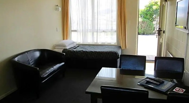 Семейный люкс с 2 комнатами Shortland Court Motel