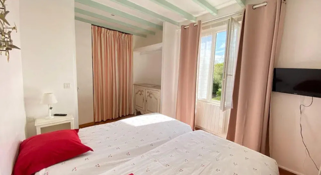 Charming Holiday Home With Garden in the Cotentin, Забронировать Отель  