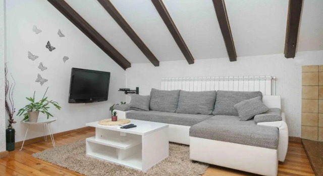 Apartments Mićin, Забронировать Апартаменты/квартира Апартаменты Водице, рядом с Пристань для яхт ACI Водице, Апартаменты/квартира