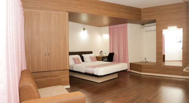 Номер Premium Grand Bee Hotel