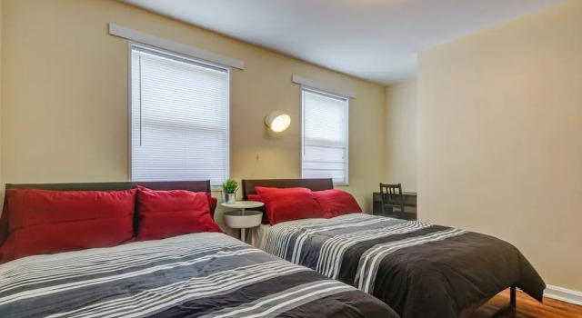 Modern Townhouse w/ Pool Table by Cozysuites, Забронировать Отель Отели Александрии 3 звезды, рядом с Washington Masonic National Memorial, 3*