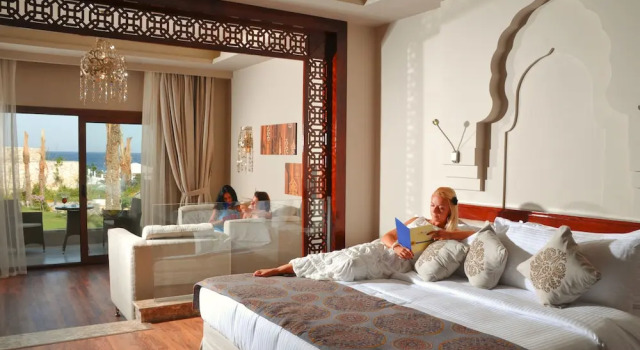 Люкс Posh Club Executive с видом на море Sunrise Arabian Beach Resort