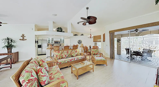 Upscale Canal-side W/ Lanai, Pool & Hot Tub! 3 Bedroom Home