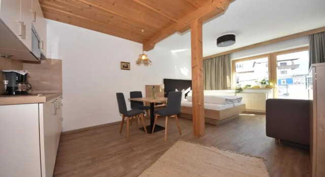 Студия с балконом и с красивым видом из окна Apart Römerhof