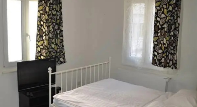 Swiss Star Guesthouse District 4