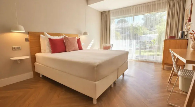 Двухместный номер Superior с балконом Van der Valk Hotel Bloom Saint Aygulf