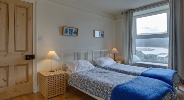 Modern Apartment Near the Estuary of the Mawddach River