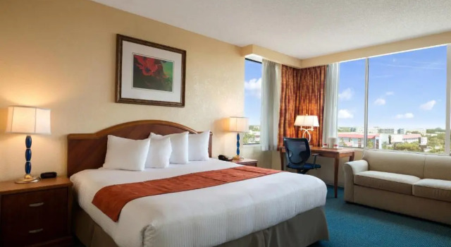 Номер Deluxe Tower Ramada by Wyndham Kissimmee Gateway