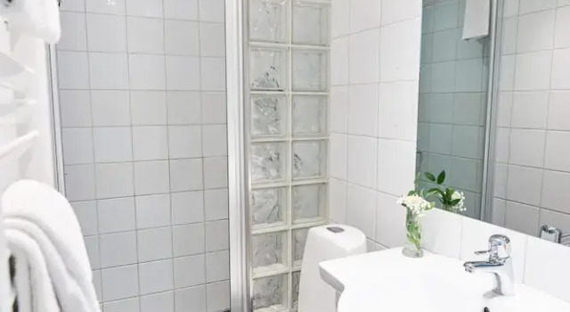 Четырёхместный семейный номер Standard с балконом Mullsjö Hotell & Konferens