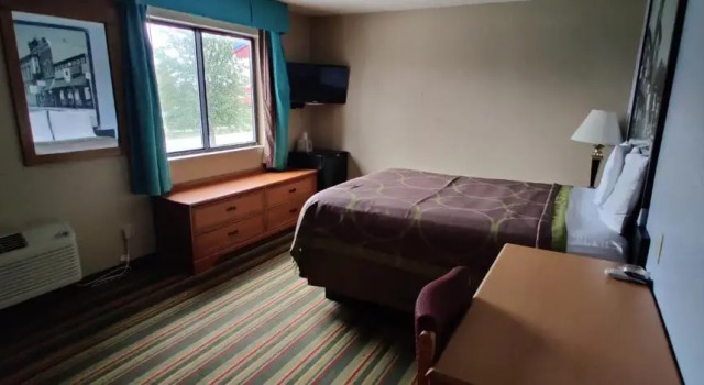 Двухместный номер Standard Super 8 by Wyndham Champaign
