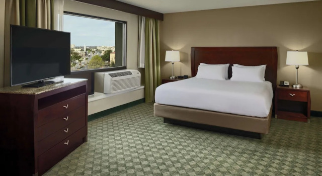 Двухместный полулюкс DoubleTree by Hilton San Antonio Downtown