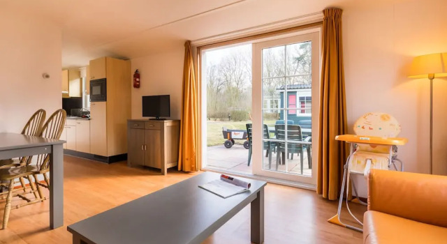 Appealing Chalet With Combi-microwave, Next to a Nature Reserve, 预订 小木屋 博格 德伦特省