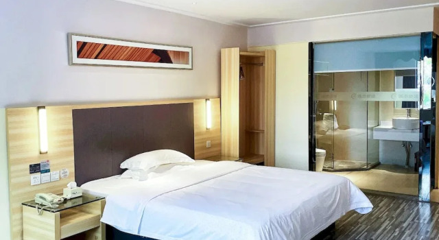 Двухместный номер Standard City Comfort Inn GZ Baiyundadaobei