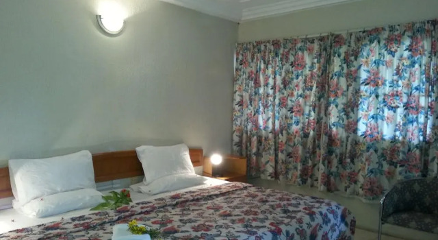 Paradise Resort Lake Bosomtwe, Book Ferieresort Amansie East 
