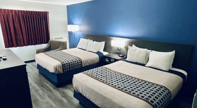 Четырёхместный номер Standard Americas Choice Inn & Suites