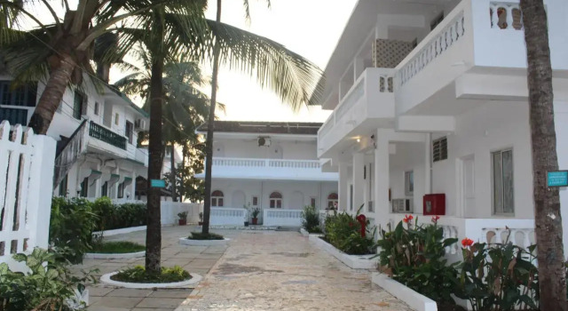 Qees Empire Beachfront Resort, Book Resort Hotels in Goa with a Pool, Swimming Pool