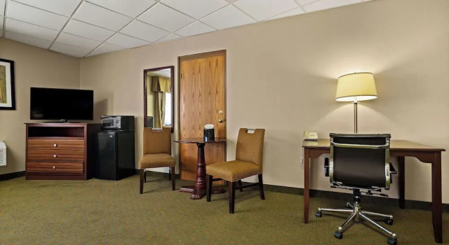 Suite Rodeway Inn McPherson East