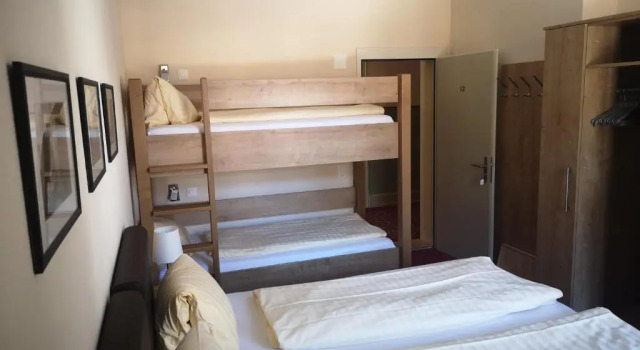 Четырёхместный номер Economy Hotel Staubbach