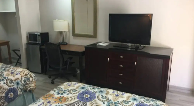 Четырёхместный номер Classic Flamingo Inn