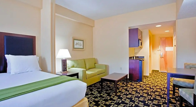 Люкс Standard Holiday Inn Express Hotel Raleigh Southwest by IHG