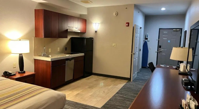 Люкс Country Inn & Suites by Radisson, Harrisburg - Hershey West, PA