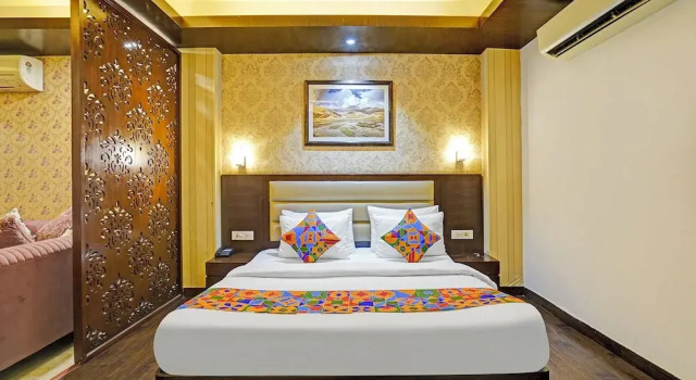 Люкс Luxury FabHotel Galaxy - Nr Patel Nagar Metro