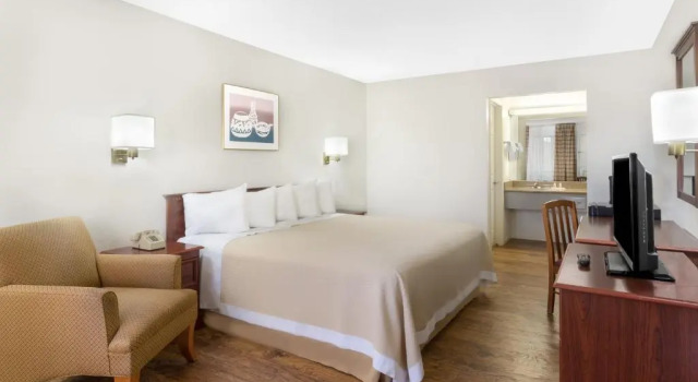 Номер Standard Days Inn by Wyndham Kingman West