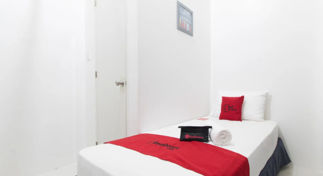 Номер Standard RedDoorz near Liceo De Cagayan University Highschool