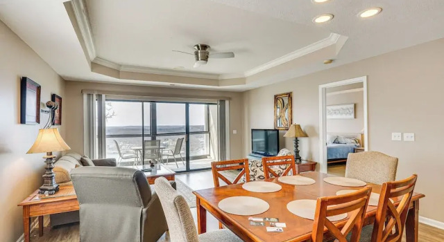 Апартаменты Lake Ozark Condo Rental w/ View & Pool Access!