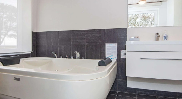 Коттедж 4 Star Holiday Home in Romo