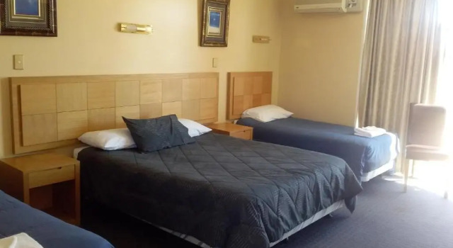 Семейный номер Deluxe Desert Sand Motor Inn