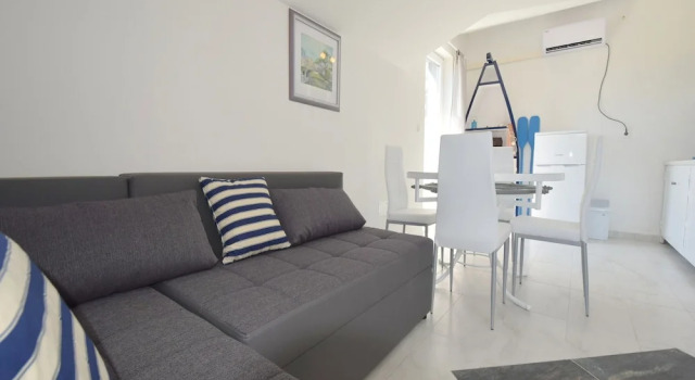 Apartments Kolic, Prenota Appartamento Hotel a Isole Quarnerine con parcheggio, Parcheggio