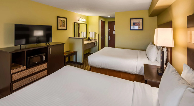 Четырёхместный номер Standard Best Western Rama Inn