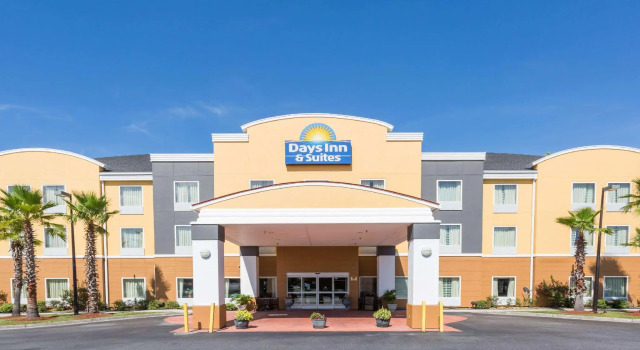 Номер Standard Days Inn & Suites by Wyndham Savannah North I-95
