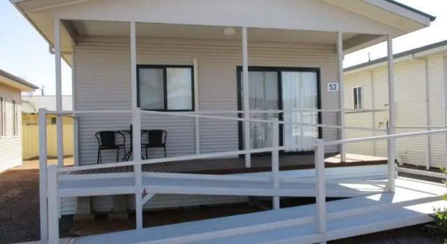 Четырёхместный номер Standard с 2 комнатами The Sundowner Cabin & Tourist Park