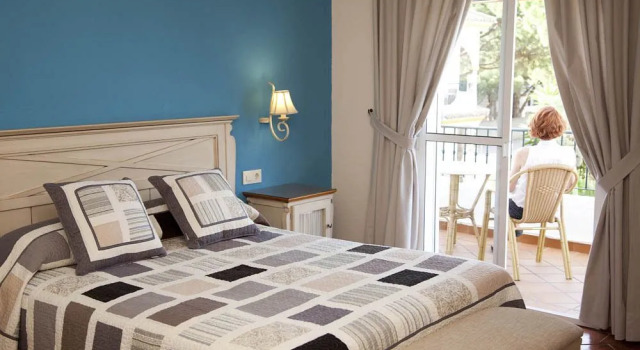 Hostal Los Pinos, Забронировать Отель Отели Саора с парковкой, Парковка