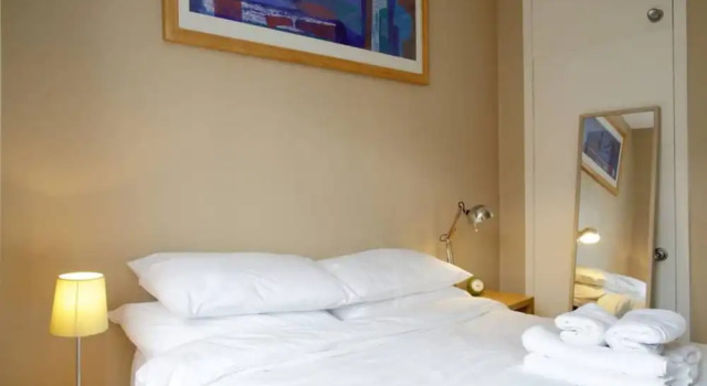 1 Bedroom Apartment In Edinburgh, Забронировать Апартаменты/квартира Эдинбург Midlothian, рядом с Железнодорожный вокзал Эдинбург-Уэверли