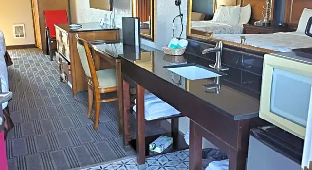 Номер Deluxe с балконом Water Front Inn