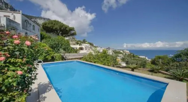Villa capri con giardino e piscina
