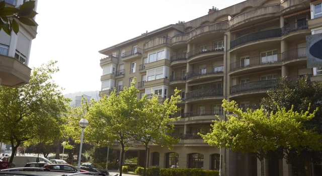 Playa de Ondarreta 2 by FeelFree Rentals, Book Hotel Antiguo 