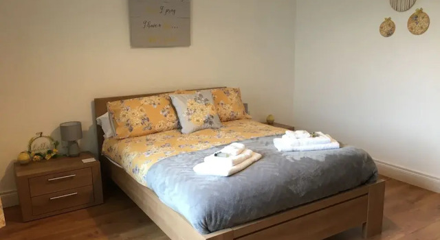 Sea & Mountain View-garden-wi-fi-parking- Sleeps 4, Забронировать Апартаменты/квартира Апартаменты Ньюри, Апартаменты/квартира
