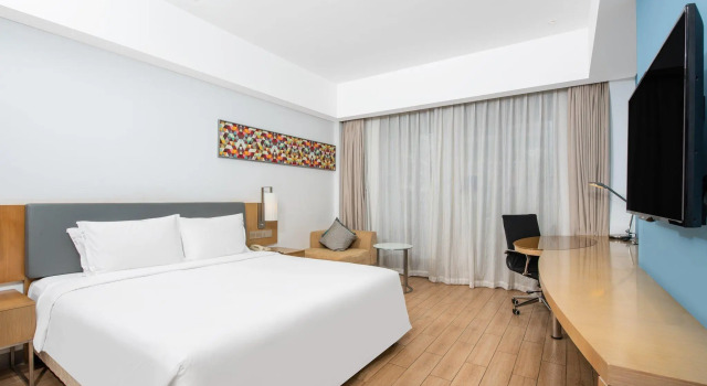 Двухместный номер Standard Holiday Inn Express Haikou West Coast by IHG